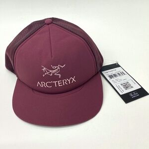 (sold)New Arcteryx LOGO FLAT BRIM TRUCKER HAT Jupiter Purple Snapback